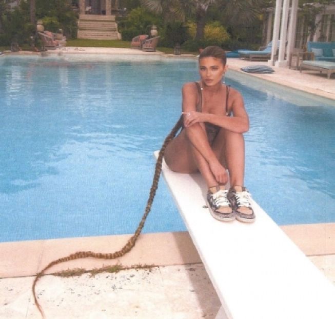 ☙║trebuit pentru ca o fata ers deja lângă el însă pe a doua nu o - Métamorphoses! Pri0m1is liber