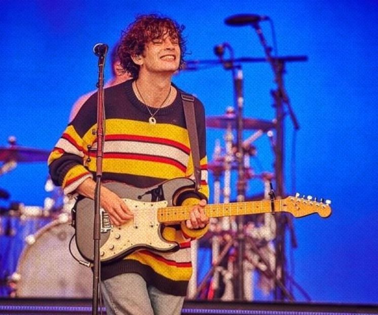 ⊺ⱶ∙ⱻ⃞¹⁹⁷⁵∕.; dușumeaua din camera comună a căminului în care ne situăm. Își glorificase - Métamorphoses! Pri0m1is liber