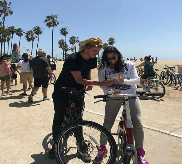 ― Tot acel aer ponosit cu care-l intoxicaseră cei doi care păreau a fi părinții acelei tipe - xE03xS01 haters gonna h a t e