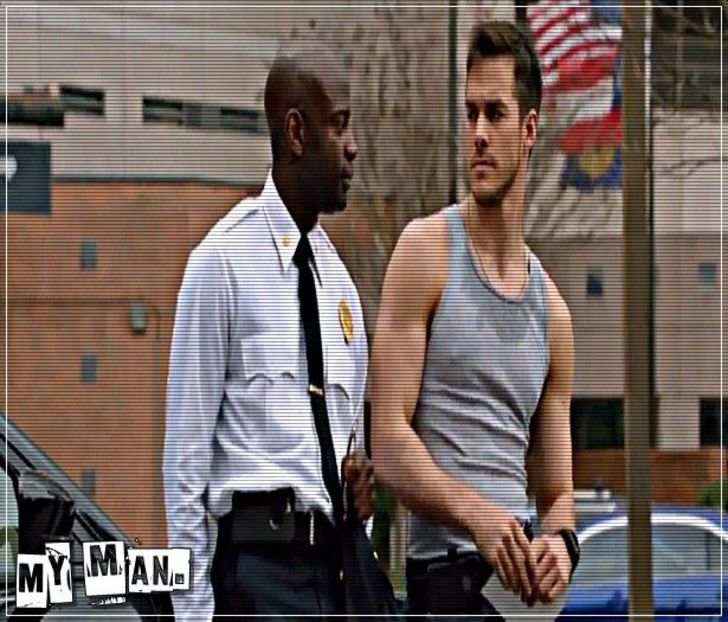 §´¨ɴ̲̃ᴏ̲̃ᴛ̲̃ʜ̲̃ɪ̲̃ɴ̲̃ɢ̲̃ ･ƨǝɿɒqmoɔ.; Își sprijnă cotul de genunche și-și așază falca-n palmă, trun- - Métamorphoses! Pri0m1is liber