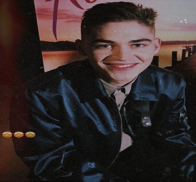 ℋ↬ lâncezeală nu se sinchisește a-i face loc și subsemnatului ponosit înăuntru, așa că - Métamorphoses! Pri0m1is liber