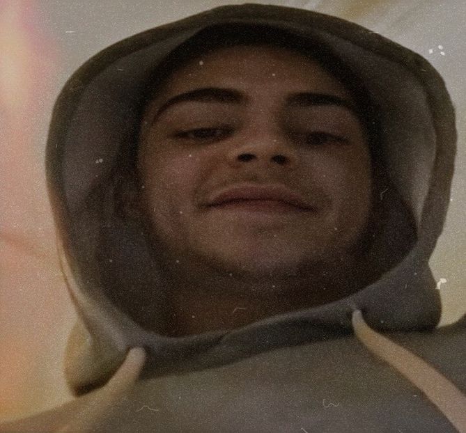 ℋ↬ Profită de inocularea misterului în privința identității lui și scoate un caiet din rucsac - Métamorphoses! Pri0m1is liber