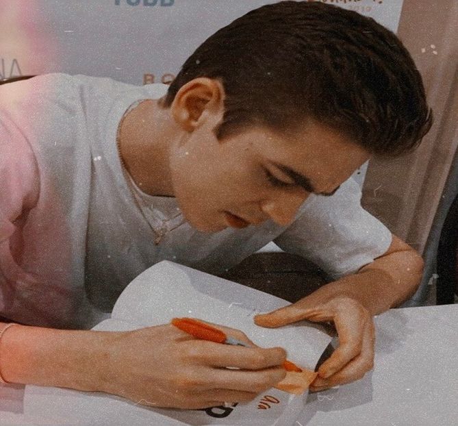 ℋ↬ plăcut să mă delectez cu această vedere, mă tem că romanul ăsta nu se citește singur” - Métamorphoses! Pri0m1is liber