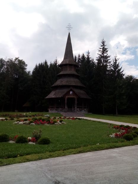  - Cimitirul vesel