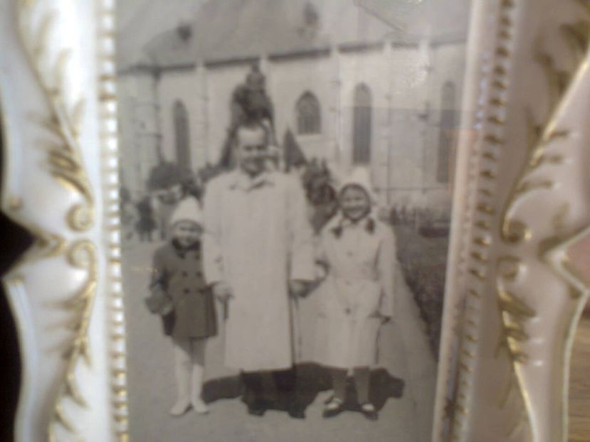 1963 După slujba de la biserica Sf Mihail împreuna cu tatăl meu Albert și sora Edith - 2020 AMINTIRI