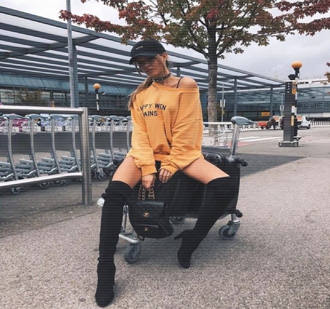 — Acestuia, rostită pe neaşteptate, ce-i drept. Aşadar, drept o primă reacţie sprâncenele - 11 Quit talking all that nonsense