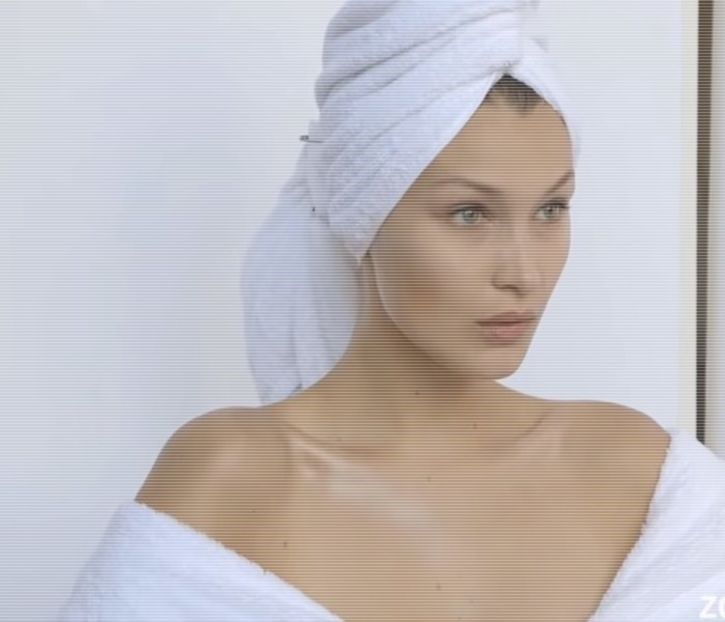 ︽.　 sʇɐıuҽp˛ᶤ̑̑͝͝ᵖ̑͝ˢ .; care de-abia dacă ciugulea, arar, când îşi mai aminti de ei.) Îşi consoli- - Métamorphoses! Pri0m1is liber