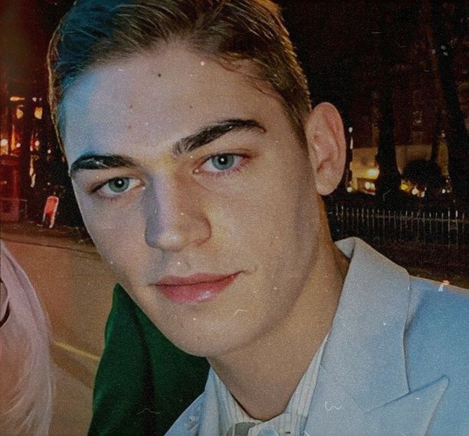 N-am nevoie să mă placi tuuu că știu că sunt frumos. #Miley. Mie dc drc nu-mi zici nimic? - Episodul 3