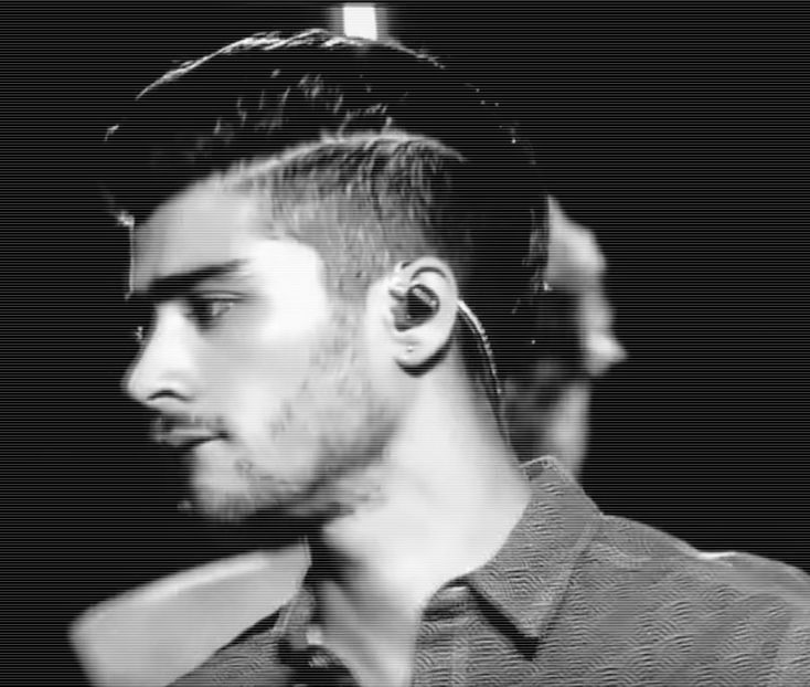 ︽.　ڧʇɥ͡ɓᴉɹᵐʸ◊˓ʍ̣ʁ̣ọụმƨ̣˒.; „Tu ştii cum sforăie Hadid după ora 2? Nu zic că m-am trezit - Métamorphoses! Pri0m1is liber