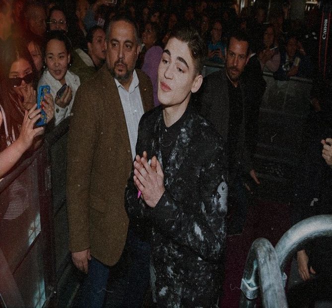 Nush parcă era o tradiție cu bobu de strugure și iubirea... Cred că delierz..Eu mă potrivesc oriunde - Episodul 3