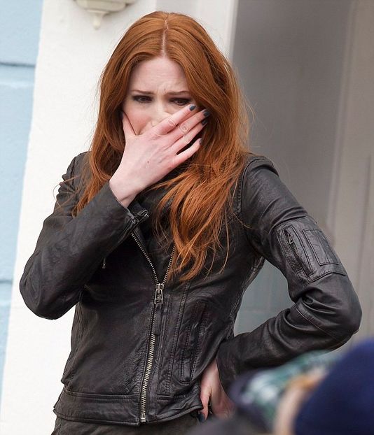 Ma dai afara din casa ? *se uita la toate bagajele ei de la usa* - episodul 77