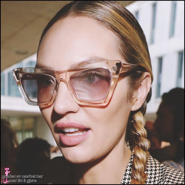 ☇.ᵗʰᵉ̣ṃ̣ẹ̣ṛ̣ṃ̣ạ̣ịḍ❀ƨɘilɟ.ϟ;. Stând lipită cu spatele de același copac ca acum câteva seri, ci - Métamorphoses! Pri0m1is liber
