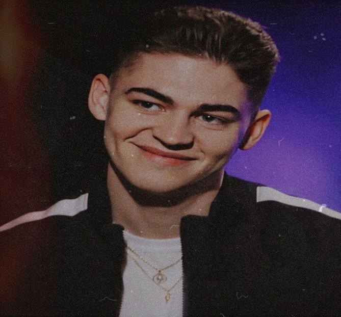 ℋ↬ După o zi în care se baricadase în camera de cămin din cauza unei senzații de spleen - Métamorphoses! Pri0m1is liber