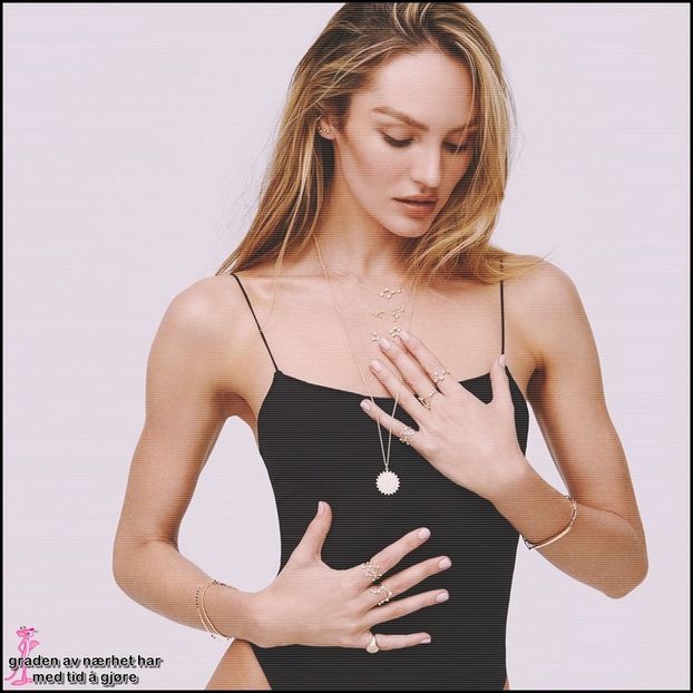 ☇.ᵗʰᵉ̣ṃ̣ẹ̣ṛ̣ṃ̣ạ̣ịḍ❀ƨɘilɟ.ϟ;. Îi strânge mâna poate puțin prea tare, însă după ce își trage mâ - Métamorphoses! Pri0m1is liber