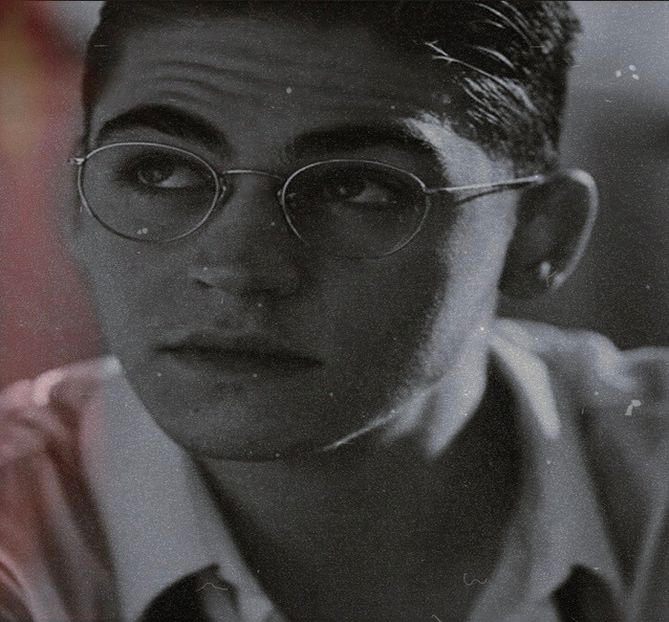 ℋ↬ apoi mimează o încruntătură dezamăgită, dar care se preschimbă la replica ei din - Métamorphoses! Pri0m1is liber