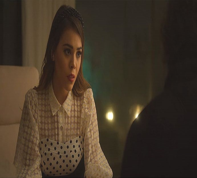 să le pună împreună și să îi facă să formeze o familie?" se gândește. Oftează îndelung, apoi - xE03xS01 haters gonna h a t e