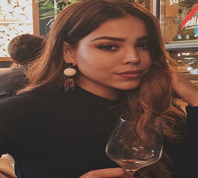 Se trezește destul de buimacă din starea de reverie în care se afla, în momentul în care - xE03xS01 haters gonna h a t e