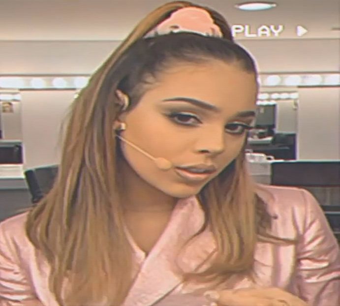 de mult timp și mai ales, să o vadă în State! Aceasta ajunge în fața porții, deblocându-și - xE03xS01 haters gonna h a t e