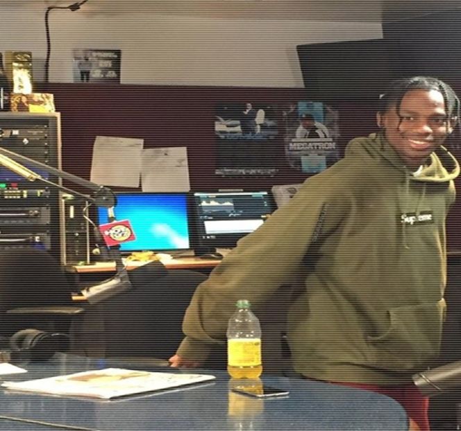 — Degetele palmelor şi le trece peste hainele împăturite pe fiecare raft al dulapului, deşi - 11 Quit talking all that nonsense