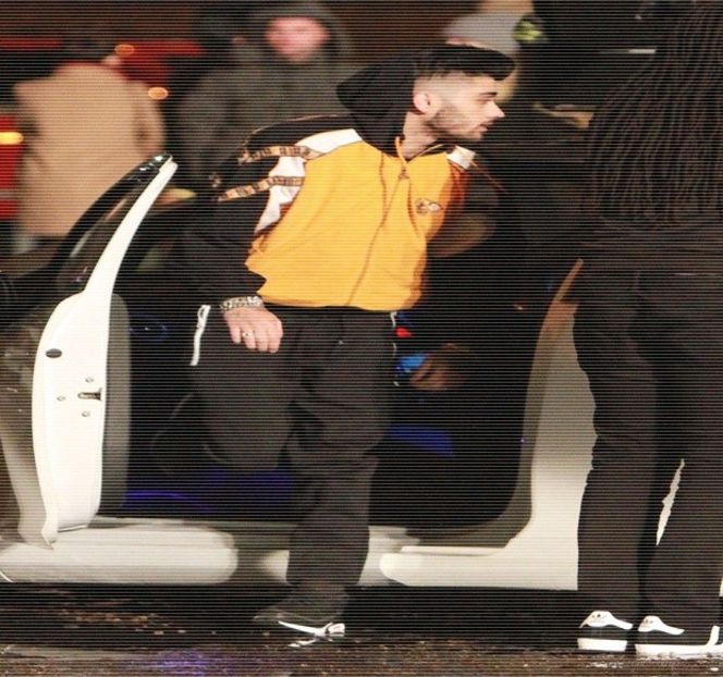 — Nu din cauza zonei, ci mai mult din cauza persoanei ce tocmai părăsise acea zonă, cu - 11 Quit talking all that nonsense