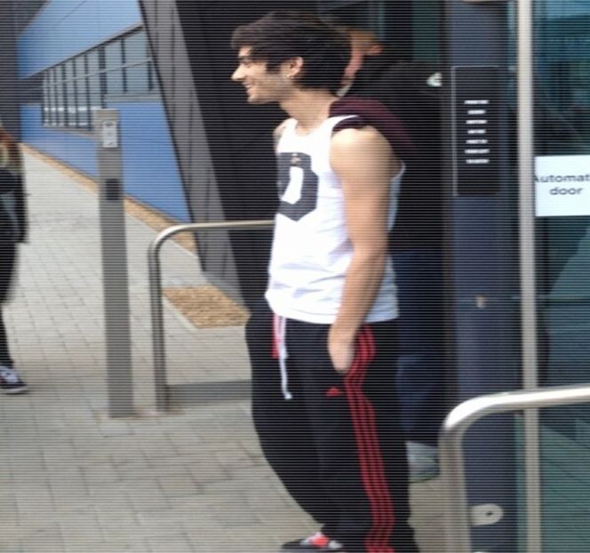 — Îi părăseşte nările. „Poţi să-mi spui ce mama naibii căutai acolo?” Odată ce privirea i-o - 11 Quit talking all that nonsense