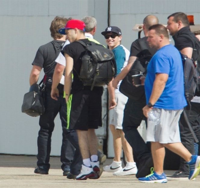 — Îşi îndreaptă eventual spatele, intenţionând ca de îndată ce un răspuns apare din partea - 11 Quit talking all that nonsense