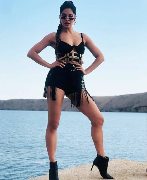 *intra in salon si se duce la receptie* - episodul 77