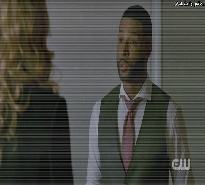 》#Se uită ciudat la Alexander, nu-l speriase, îl vedea doar ca pe un copil în călduri, când + - xE04xS01 haters gonna h a t e