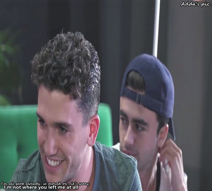 》afectează și mai tare copilul. Când vede ce face Damon, începe să râdă și el tare, ținându-se + - xE04xS01 haters gonna h a t e