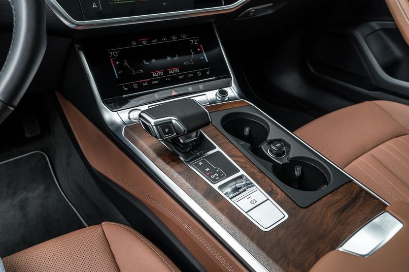 2019-2020-audi-a6-cup-holder-carbuzz-551188-1600 - Masini 2019-2020 Audi A6