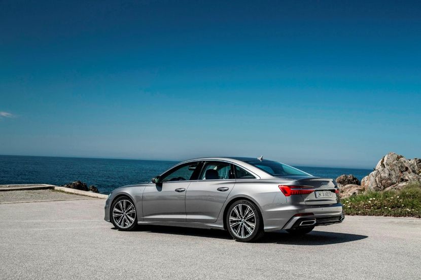 2019-2020-audi-a6-rear-angle-view-carbuzz-448435-1600 - Masini 2019-2020 Audi A6