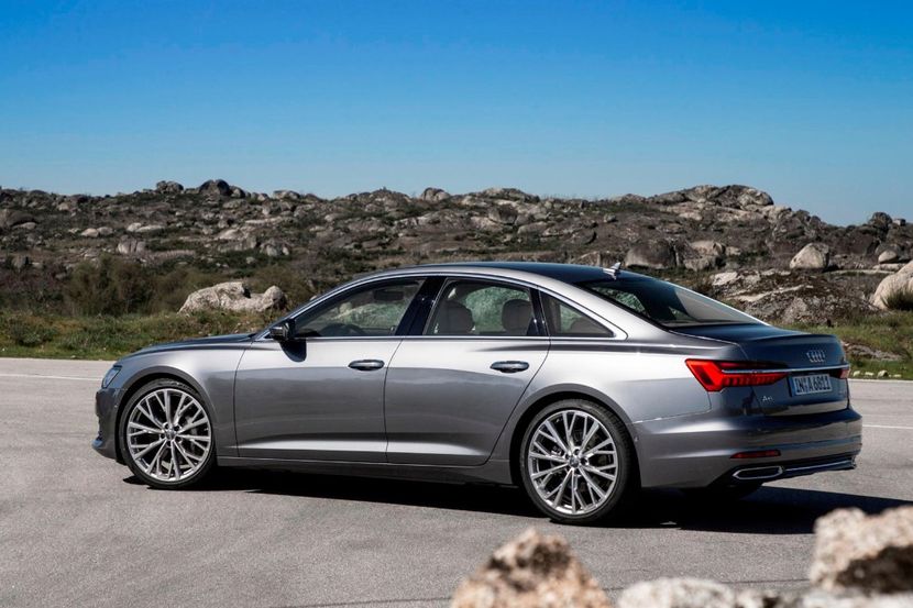 2019-2020-audi-a6-rear-angle-view-carbuzz-683309-1600 - Masini 2019-2020 Audi A6