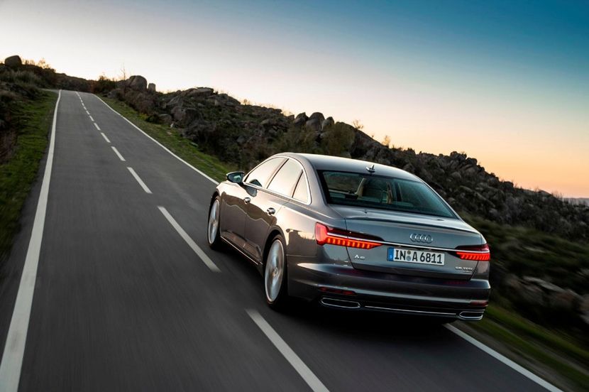 2019-2020-audi-a6-rear-view-driving-carbuzz-448419-1600 - Masini 2019-2020 Audi A6