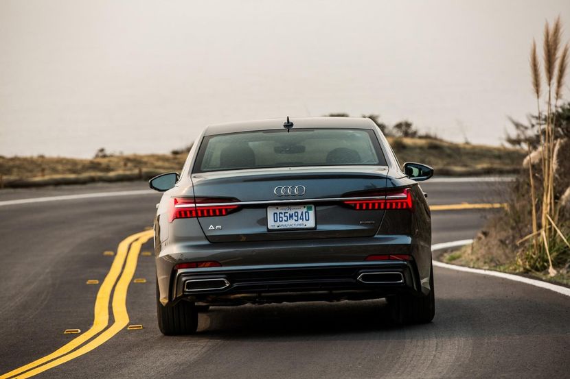2019-2020-audi-a6-rear-view-driving-carbuzz-551180-1600 - Masini 2019-2020 Audi A6
