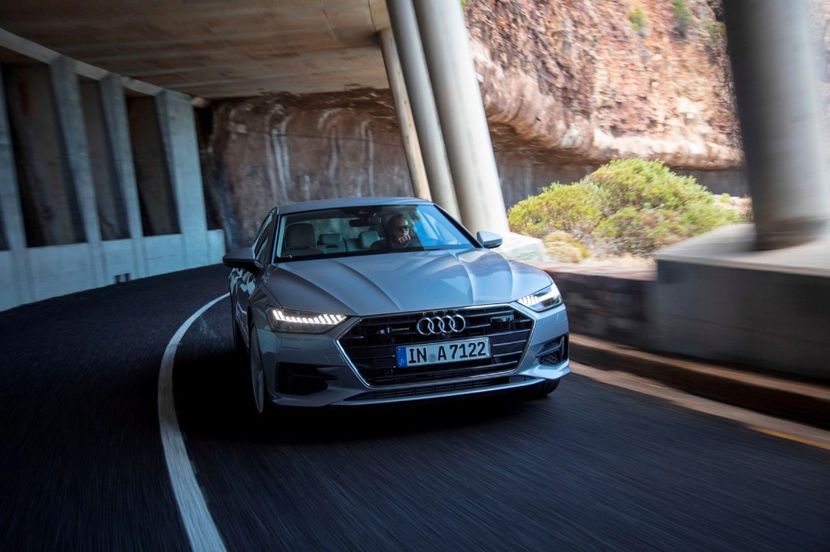2018-2020-audi-a7-sportback-front-view-driving-carbuzz-448585-1600 - Masini 2019 Audi A7 Sportback