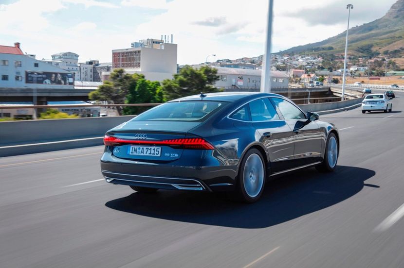 2018-2020-audi-a7-sportback-right-view-driving-carbuzz-448606-1600 - Masini 2019 Audi A7 Sportback