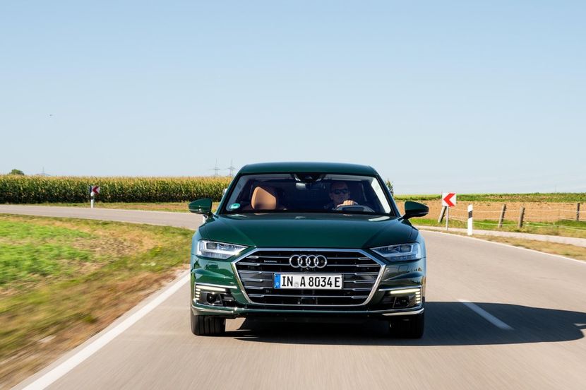 2020-audi-a8-hybrid-front-view-driving-carbuzz-660041-1600 - Masini 2020 Audi A8 Hybrid