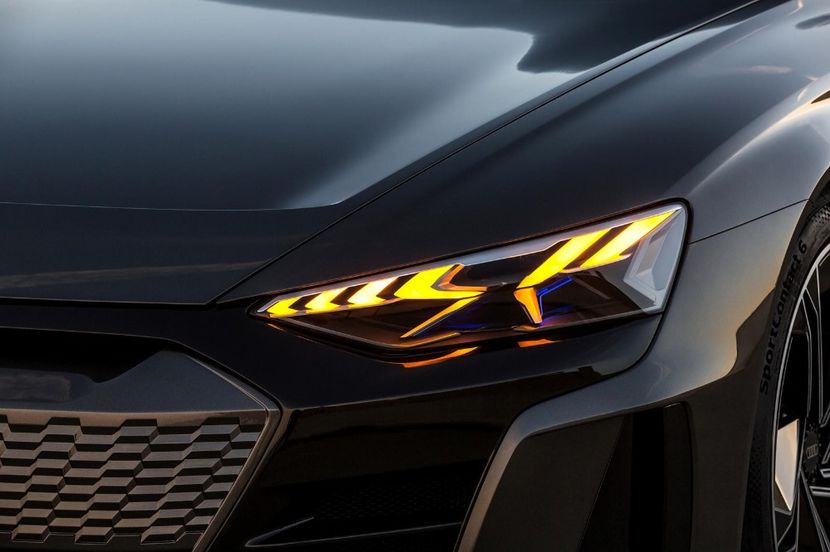 2021-audi-e-tron-gt-headlights-on-carbuzz-520608-1600 - Masini 2021 Audi e-tron GT