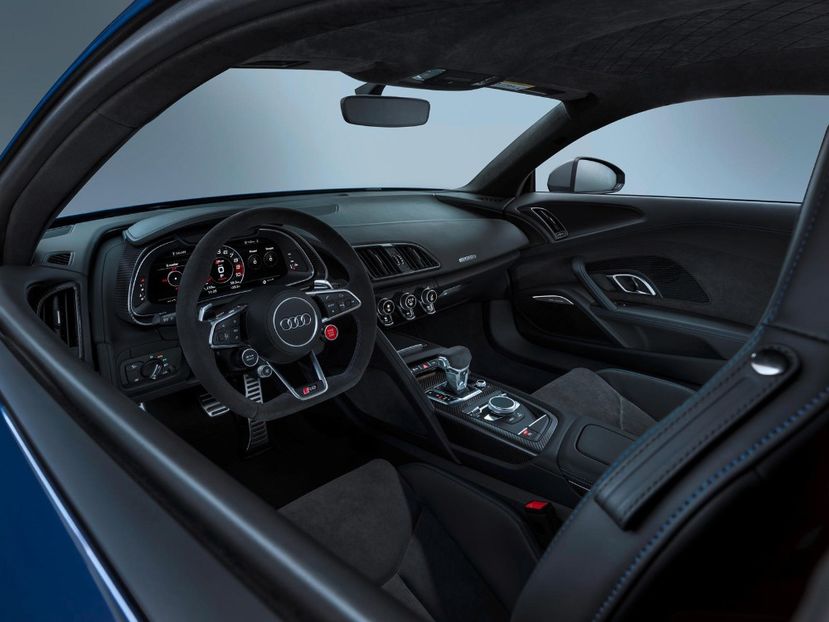 2020-audi-r8-coupe-dashboard-carbuzz-497165-1600 - Masini 2020 Audi R8 Coupe
