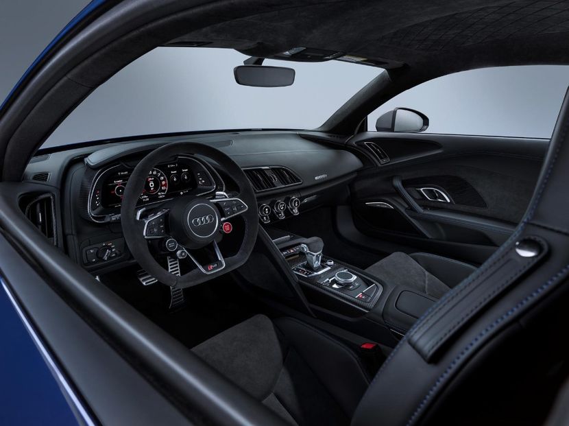2020-audi-r8-coupe-dashboard-carbuzz-497863-1600 - Masini 2020 Audi R8 Coupe