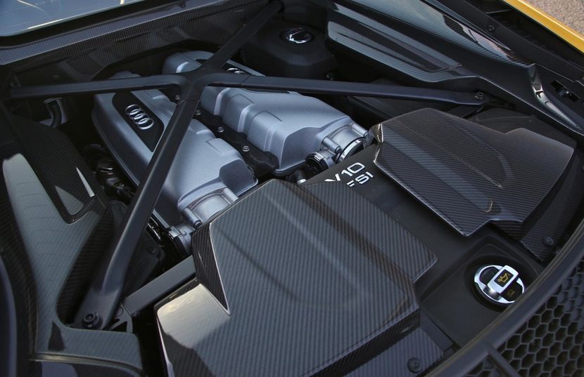 2020-audi-r8-coupe-engine-carbuzz-497208-1600 - Masini 2020 Audi R8 Coupe