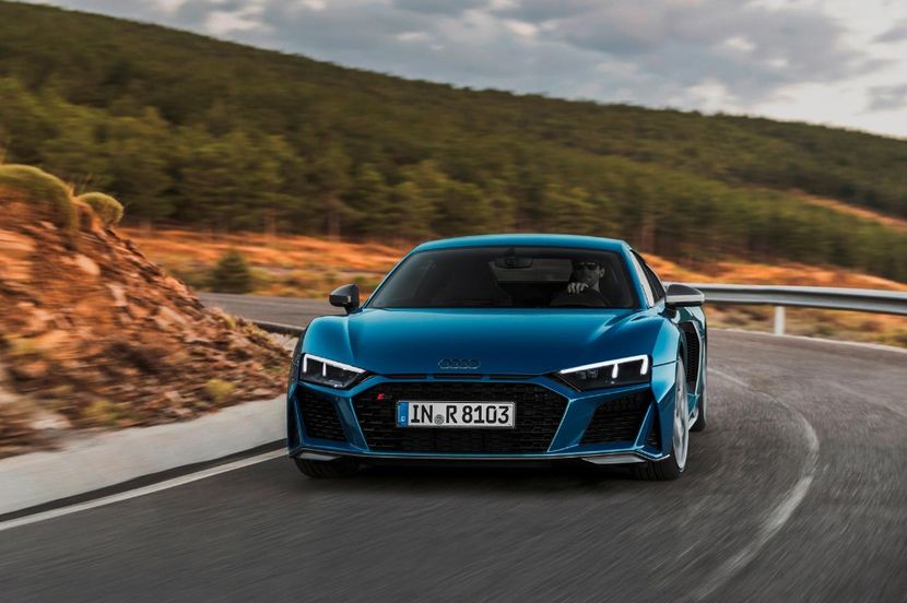 2020-audi-r8-coupe-front-view-driving-carbuzz-497173-1600 - Masini 2020 Audi R8 Coupe