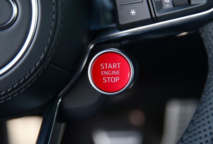 2020-audi-r8-coupe-start-stop-button-carbuzz-497217-1600 - Masini 2020 Audi R8 Coupe