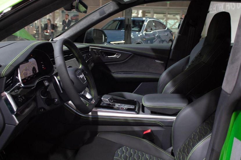 front-seats-carbuzz-650661-1600 - Masini 2021 Audi RS Q8