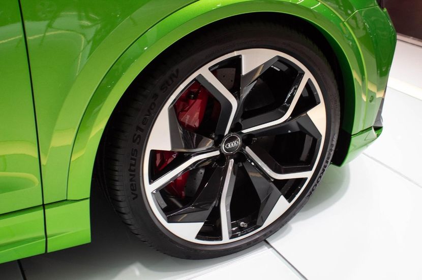 wheel-carbuzz-650656-1600 - Masini 2021 Audi RS Q8