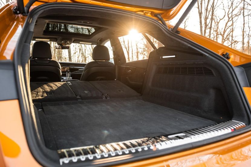 2019-2020-audi-q8-maximum-cargo-space-carbuzz-682161-1600 - Masini 2020 Audi Q8