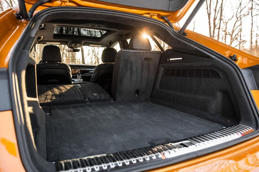 2019-2020-audi-q8-trunk-space-with-seat-folded-carbuzz-682162-1600 - Masini 2020 Audi Q8