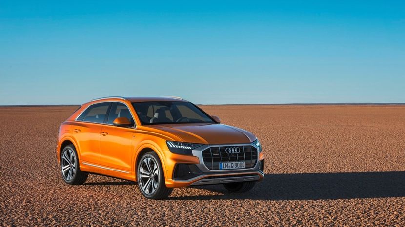 2020-audi-q8-front-angle-view-carbuzz-431300-1600 - Masini 2020 Audi Q8