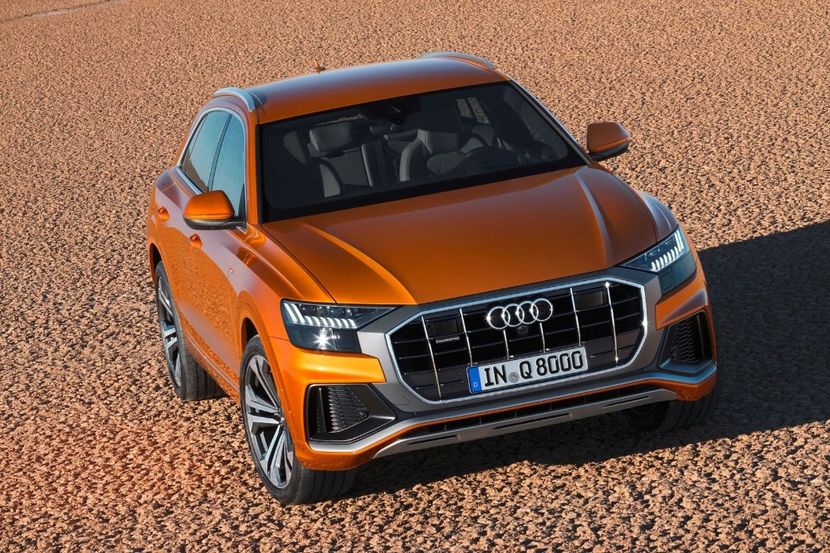 2020-audi-q8-front-angle-view-carbuzz-431320-1600 - Masini 2020 Audi Q8