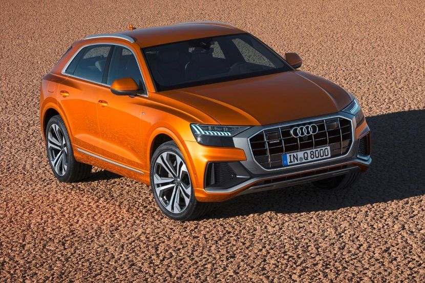 2020-audi-q8-front-angle-view-carbuzz-431358-1600 - Masini 2020 Audi Q8